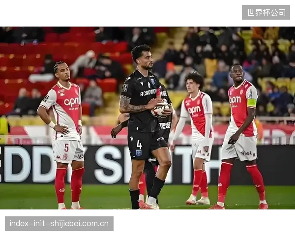 摩洛哥的地面配合将遭遇严峻考验,如何应对北美及欧洲球队的高空优势成为战术博弈焦点。 摩洛哥的地面配合将遭遇严峻考验,如何应对北美及欧洲球队的高空优势成为战术博弈焦点。